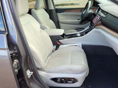 2022 Jeep Grand Cherokee Summit