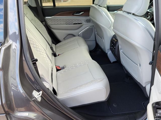 2022 Jeep Grand Cherokee Summit