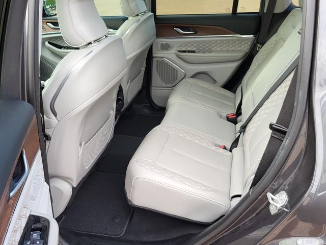 2022 Jeep Grand Cherokee Summit