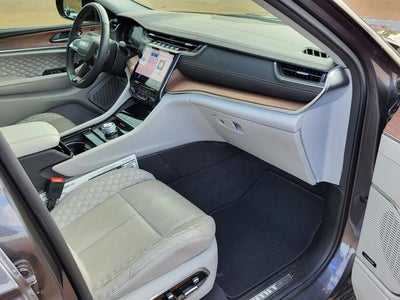 2022 Jeep Grand Cherokee Summit