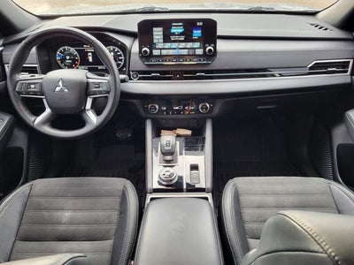 2023 Mitsubishi Outlander SE