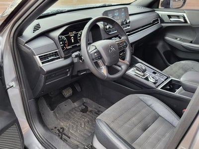 2023 Mitsubishi Outlander SE