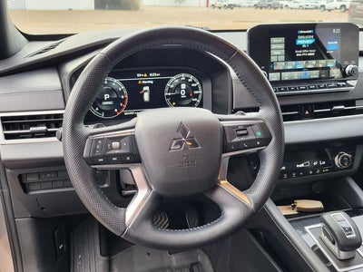 2023 Mitsubishi Outlander SE