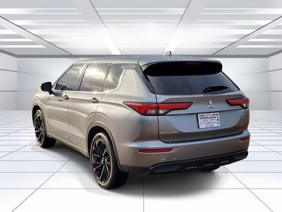 2023 Mitsubishi Outlander SE