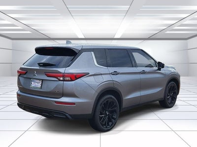 2023 Mitsubishi Outlander SE